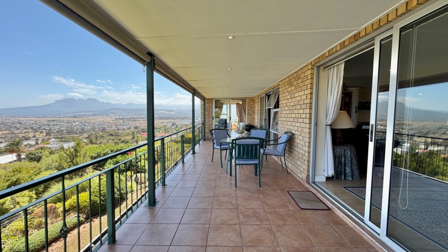 5 Bedroom Property for Sale in Mountainside Western Cape